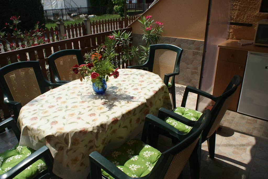 Rona Vendeghaz Hotel Hajduszoboszlo Bagian luar foto