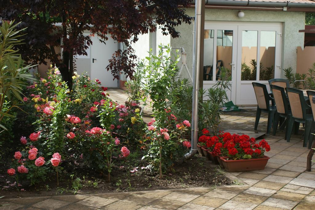 Rona Vendeghaz Hotel Hajduszoboszlo Bagian luar foto