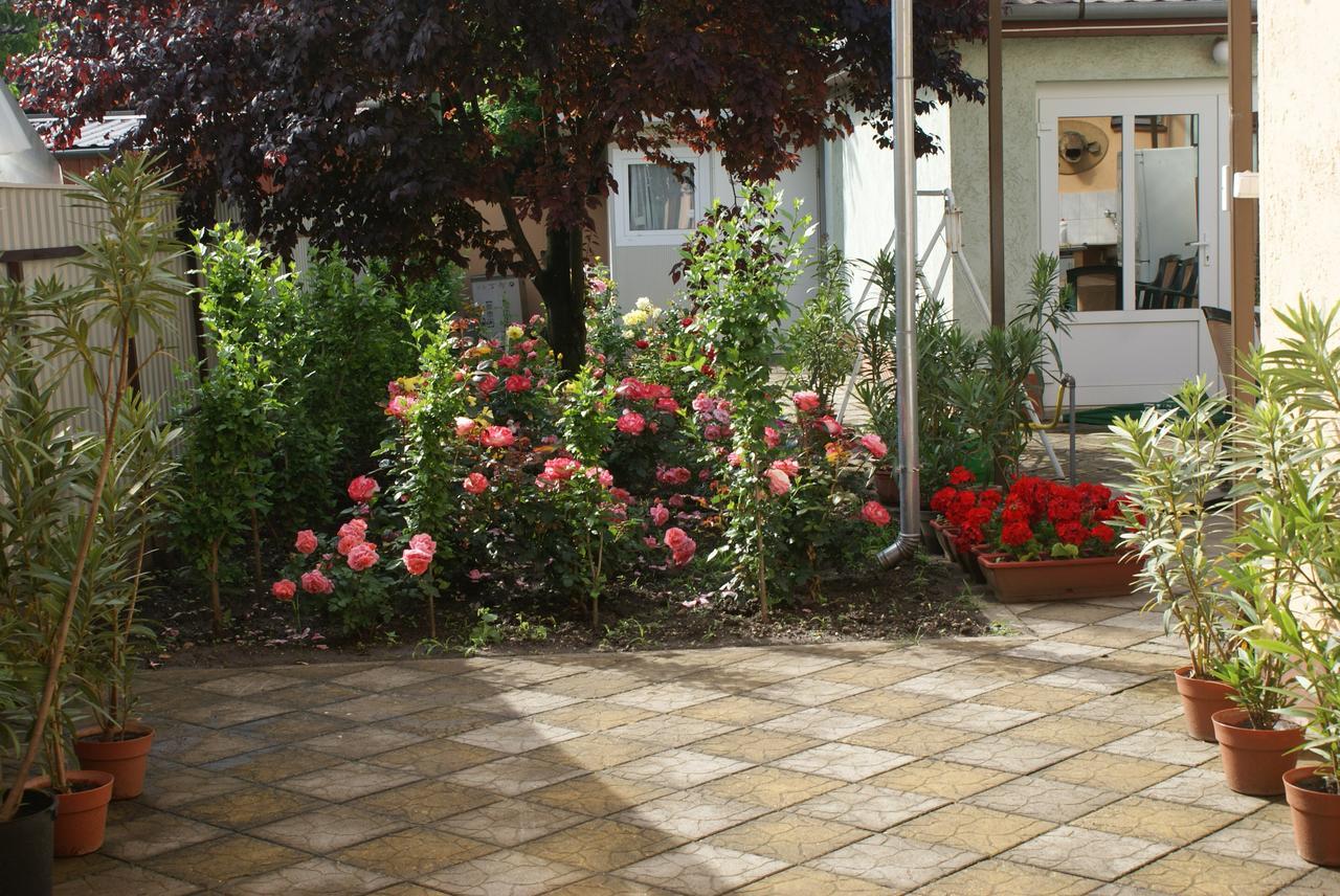 Rona Vendeghaz Hotel Hajduszoboszlo Bagian luar foto